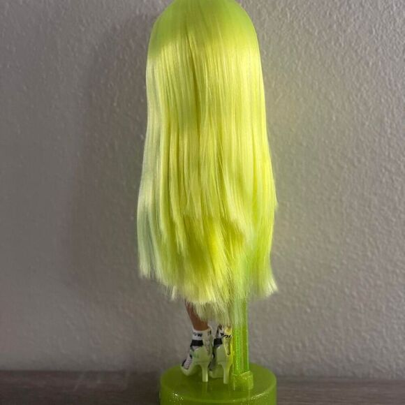 rainbow high series 2 karma - Picture 2 of 4